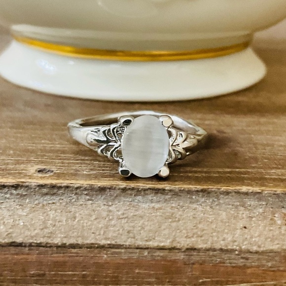 New Moonstone Inspired Silver Tone Classic Ageless Ring Size 7.5 - Picture 2 of 10